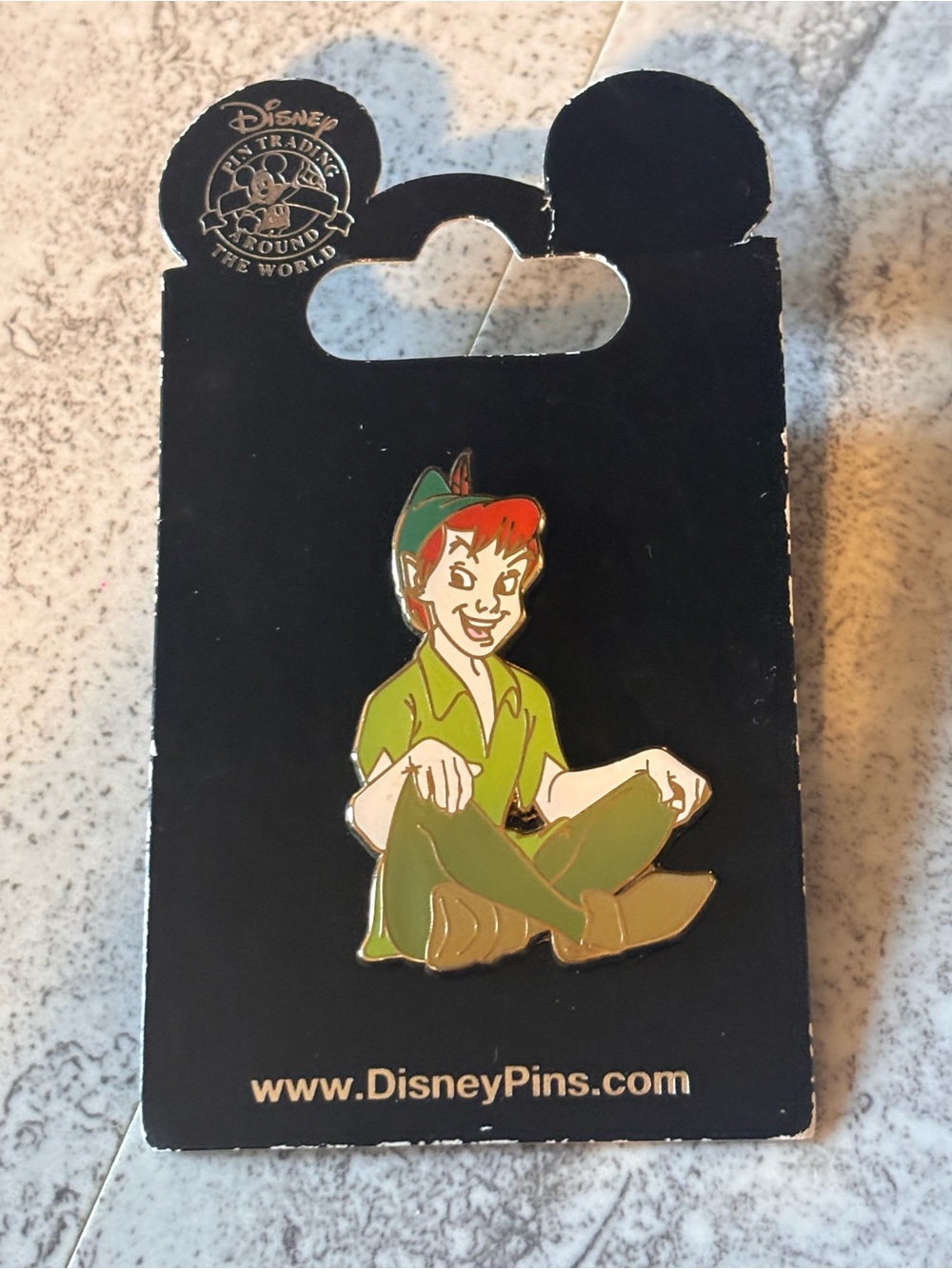 WDW 2010 PETER PAN SITTING DOWN WITH LEGS CROSSED PRECOCIOUS GRIN PIN